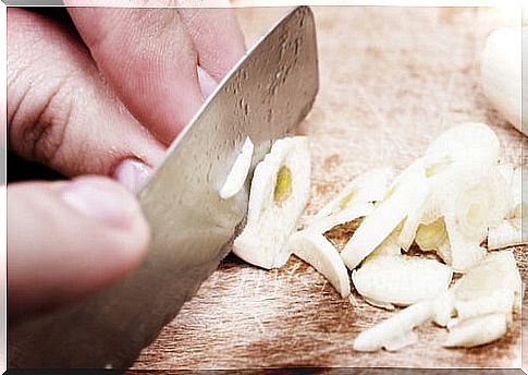 Slice garlic