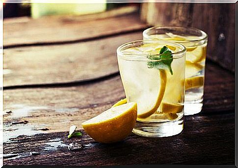 detox water with lemon