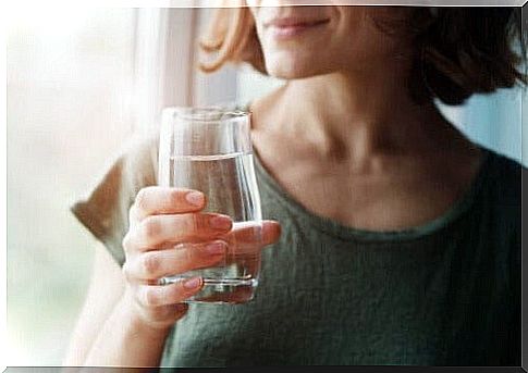 Drink water to protect the gut microbiota.