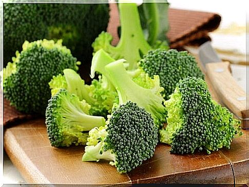 broccoli contains vitamin K, which is useful for avoiding osteoporosis