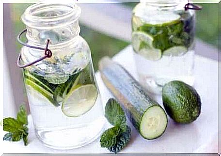 Diet to lose belly: cucumber water