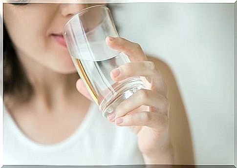 Do you drink little water?  Here are 7 symptoms that say yes