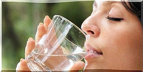 Drinking water when you wake up: 8 benefits