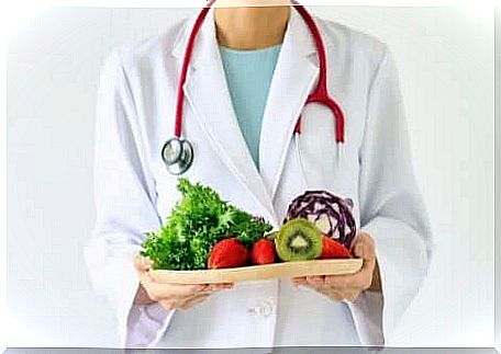 Nutritionist recommends eating fruits and vegetables.