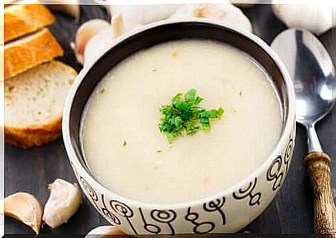 White garlic soup