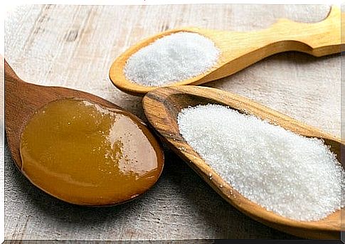 Spoons with glucose, fructose and honey