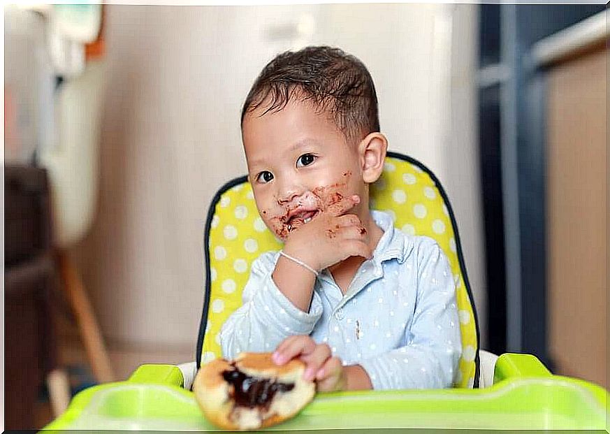 Child eats a cake