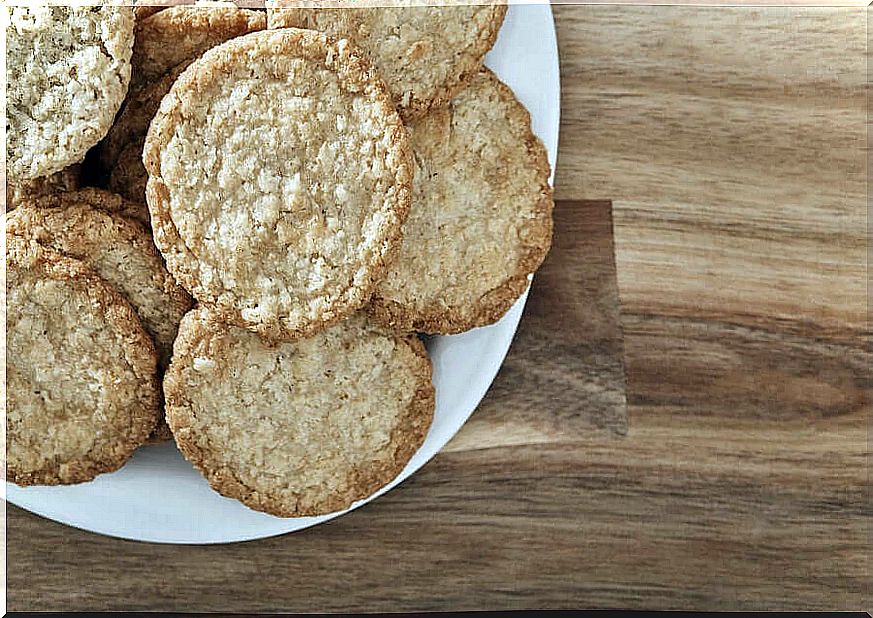 Plate with biscuits