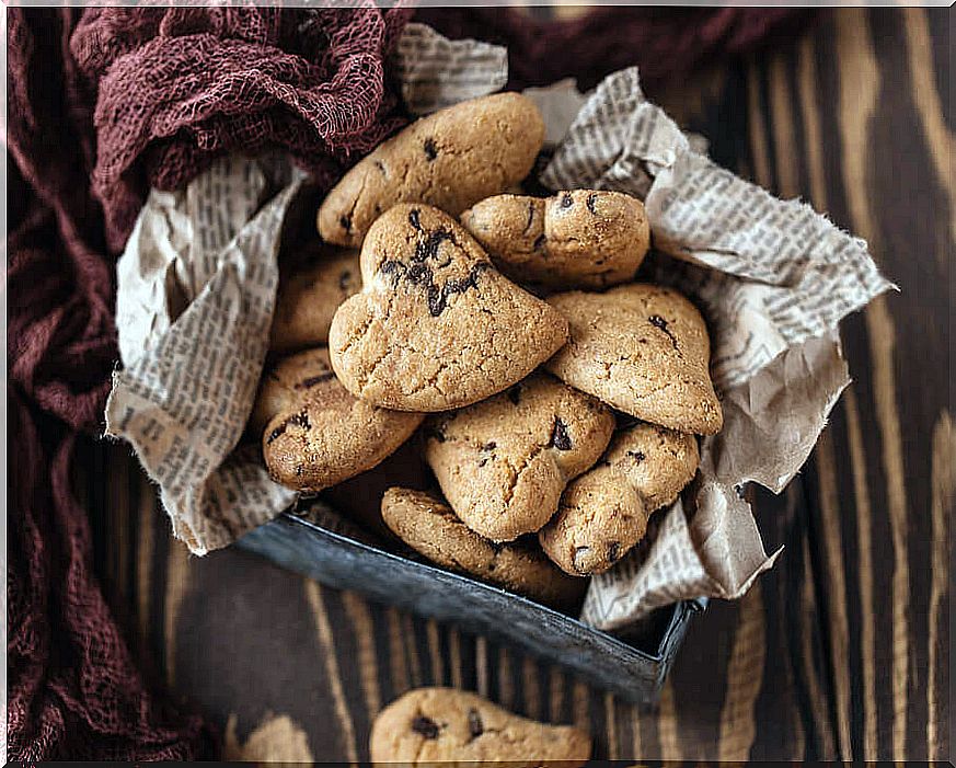 Heart-shaped cookies with chocolate chips