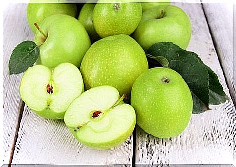 green apples on the table