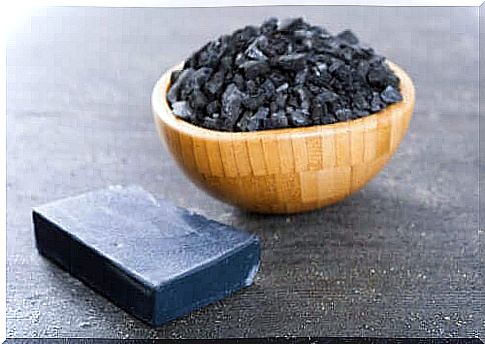 Making activated charcoal soap: 2 methods