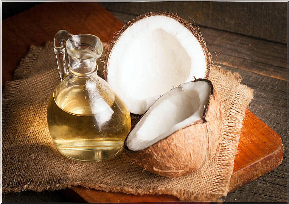 Coconut oil to treat mycosis of the skin