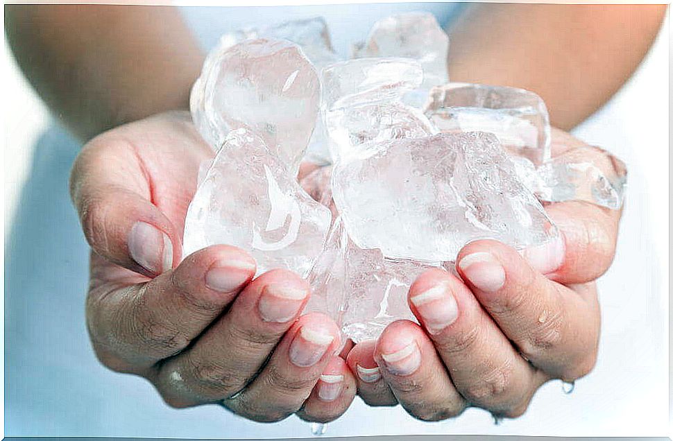 Ice among the natural remedies for neck pain