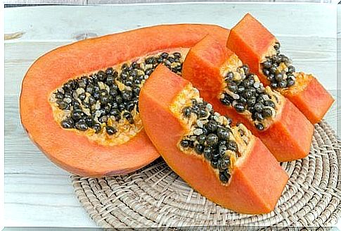 sliced ​​papaya