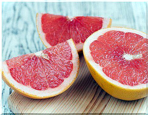 hydrate the body by eating grapefruit