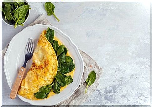 Omelette with spinach, chia and spirulina for breakfast