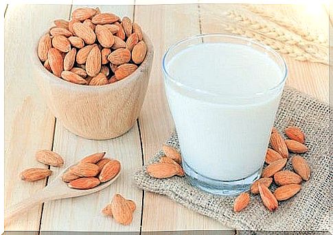 Prepare almond milk for weight loss