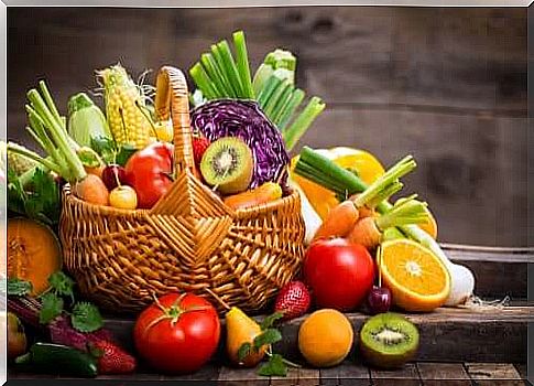 Basket of fruit and vegetables to protect the environment