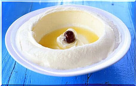 Labneh recipe: labneh with olive.