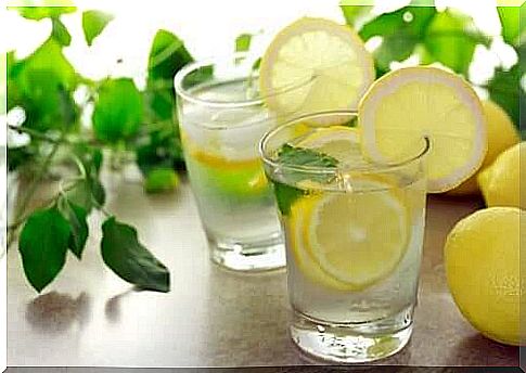 Lemon gargle for inflamed tonsils