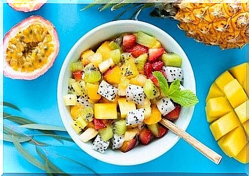 Salads with fruit and herbs