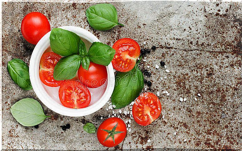 Cherry tomatoes and basil