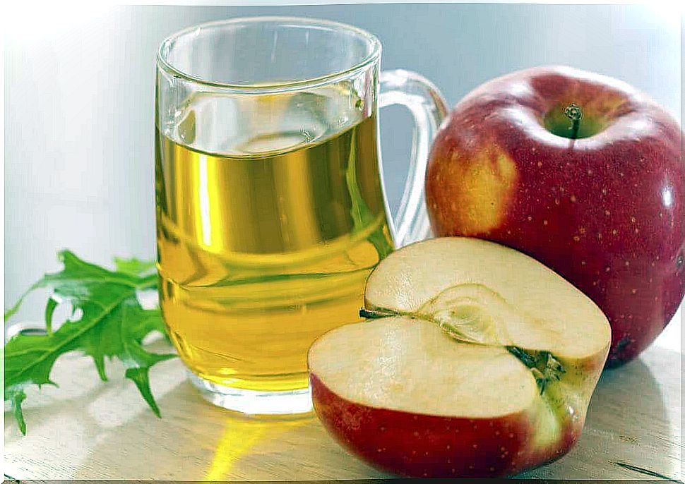 Apples and apple cider vinegar