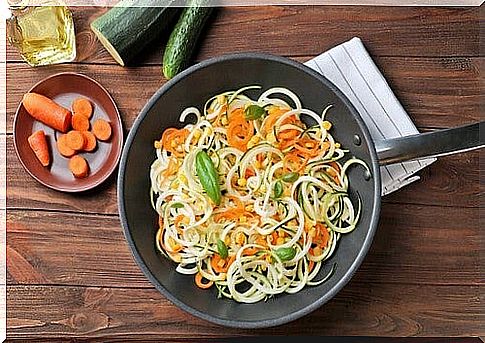 Spaghetti with zucchini and carrots, good and nutritious