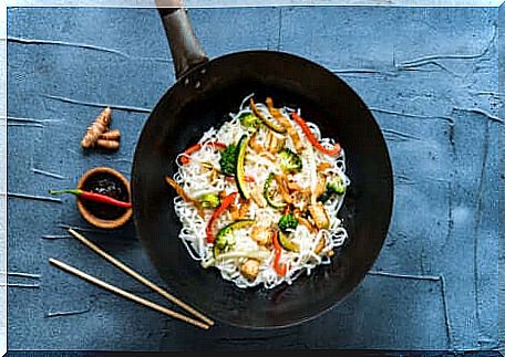 Thai cuisine, wok with spaghetti with vegetables.