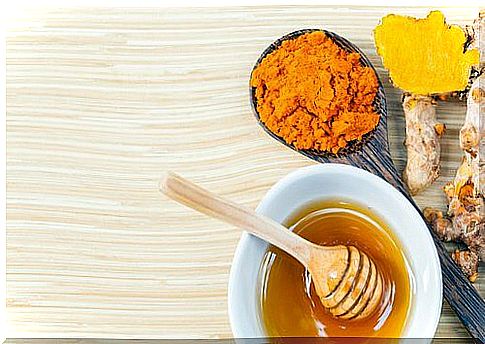 Turmeric and honey to reduce joint pain