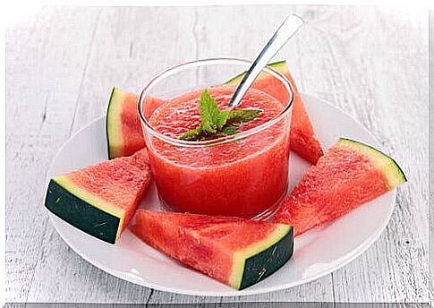 Sliced ​​and pureed watermelon