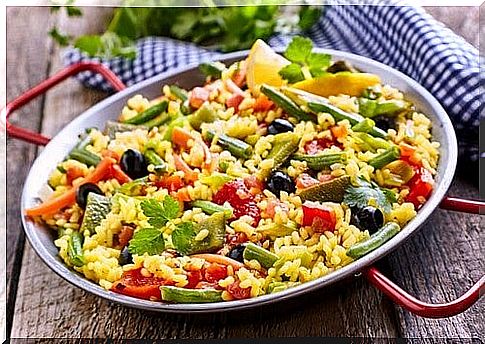 Vegetarian paella: low-calorie and tasty