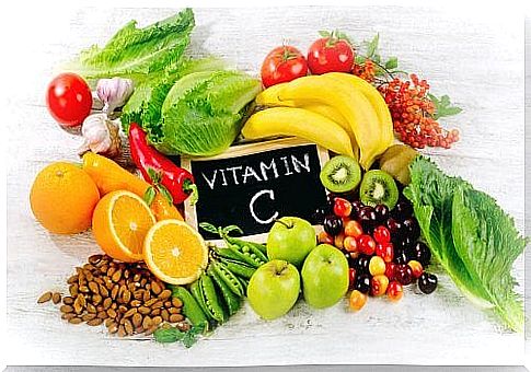 Foods rich in vitamin C for young skin after 40